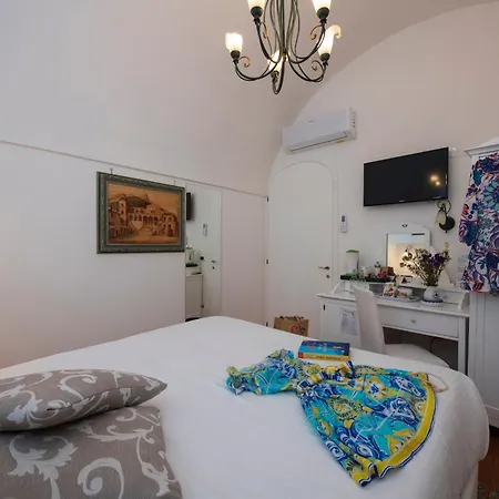 Hotel Antica Repubblica In Center At 100mt From The Sea