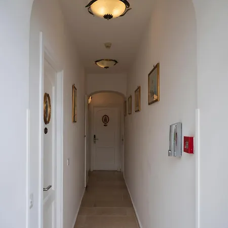 Отель Antica Repubblica In Center At 100mt From The Sea Амальфи